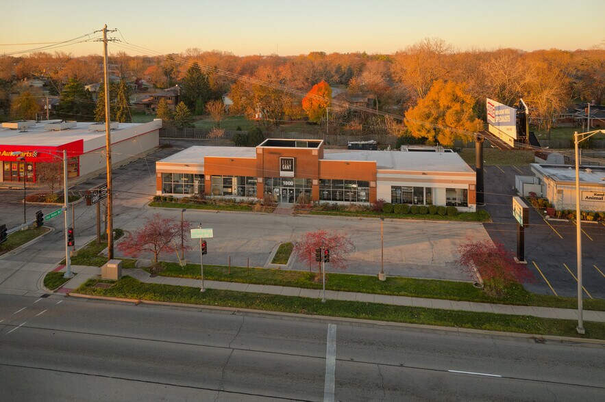 1800 N Rand Rd, Palatine, IL à vendre - Photo de l’immeuble – Image 3 sur 28