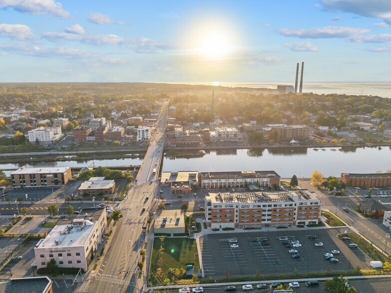 91 E 1st St, Oswego, NY à vendre - Photo de l’immeuble – Image 3 sur 48
