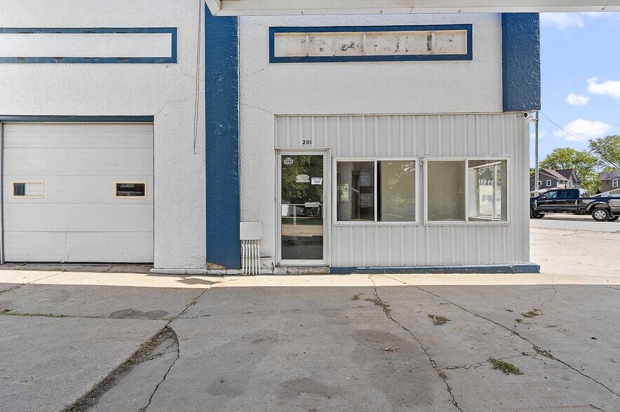 201 E Green Bay St, Bonduel, WI à vendre - Photo de l’immeuble – Image 2 sur 30