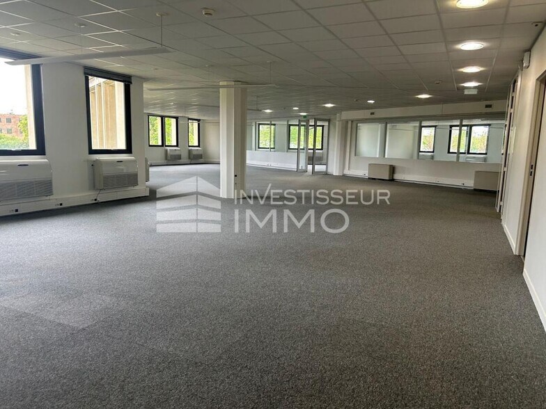 Bureau dans Saint Aubin à louer - Photo de l’immeuble – Image 1 sur 4