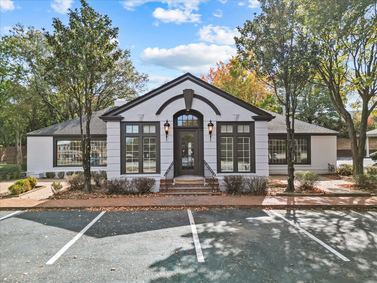 711 W Wade Hampton Blvd, Greer, SC à louer Photo de l’immeuble– Image 1 sur 19