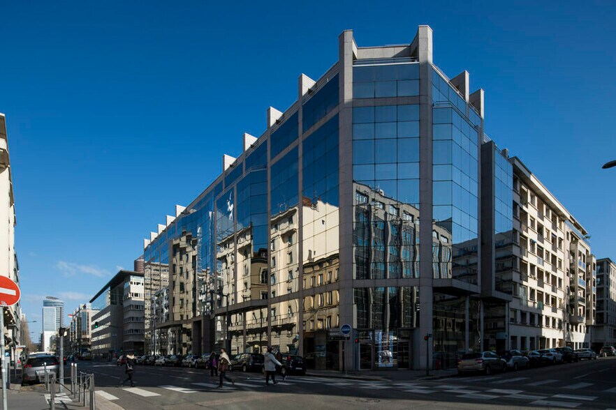 Bureau dans Lyon à vendre - Photo de l’immeuble – Image 1 sur 6