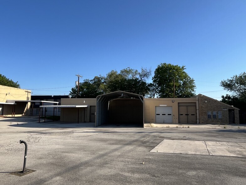 203 Corinne Dr, San Antonio, TX à louer - Photo de l’immeuble – Image 3 sur 17