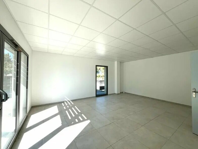 Local commercial dans Lorgues à louer - Photo intérieure – Image 1 sur 4