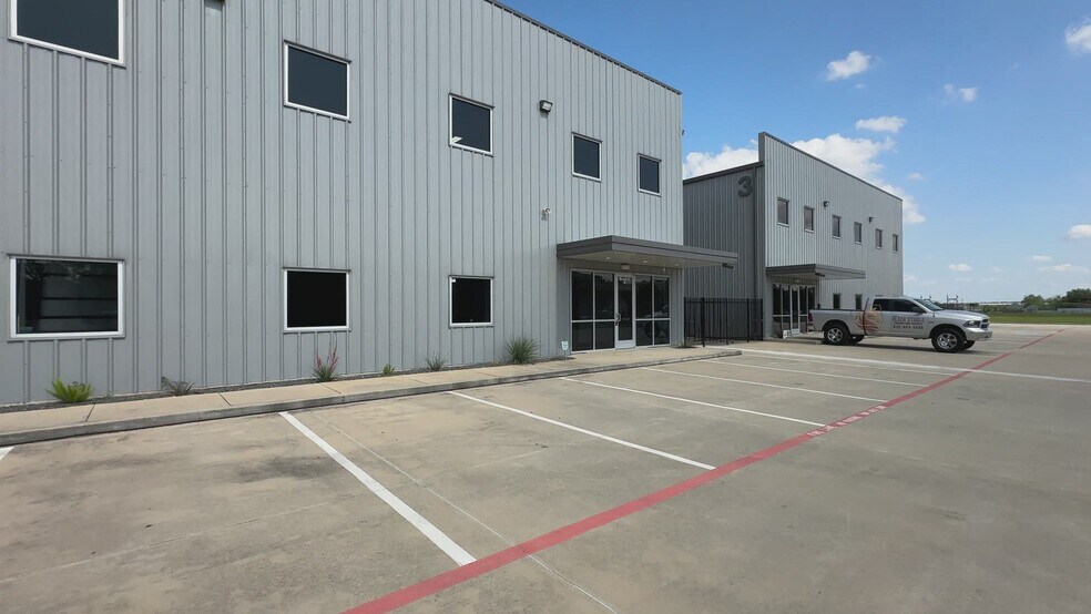 11755 W Little York Rd, Houston, TX à louer - Vidéo sur l’annonce professionnelle – Image 2 sur 22