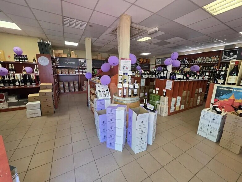 Local commercial dans Saint-Germain-lès-Corbeil à vendre - Photo de l’immeuble – Image 3 sur 5
