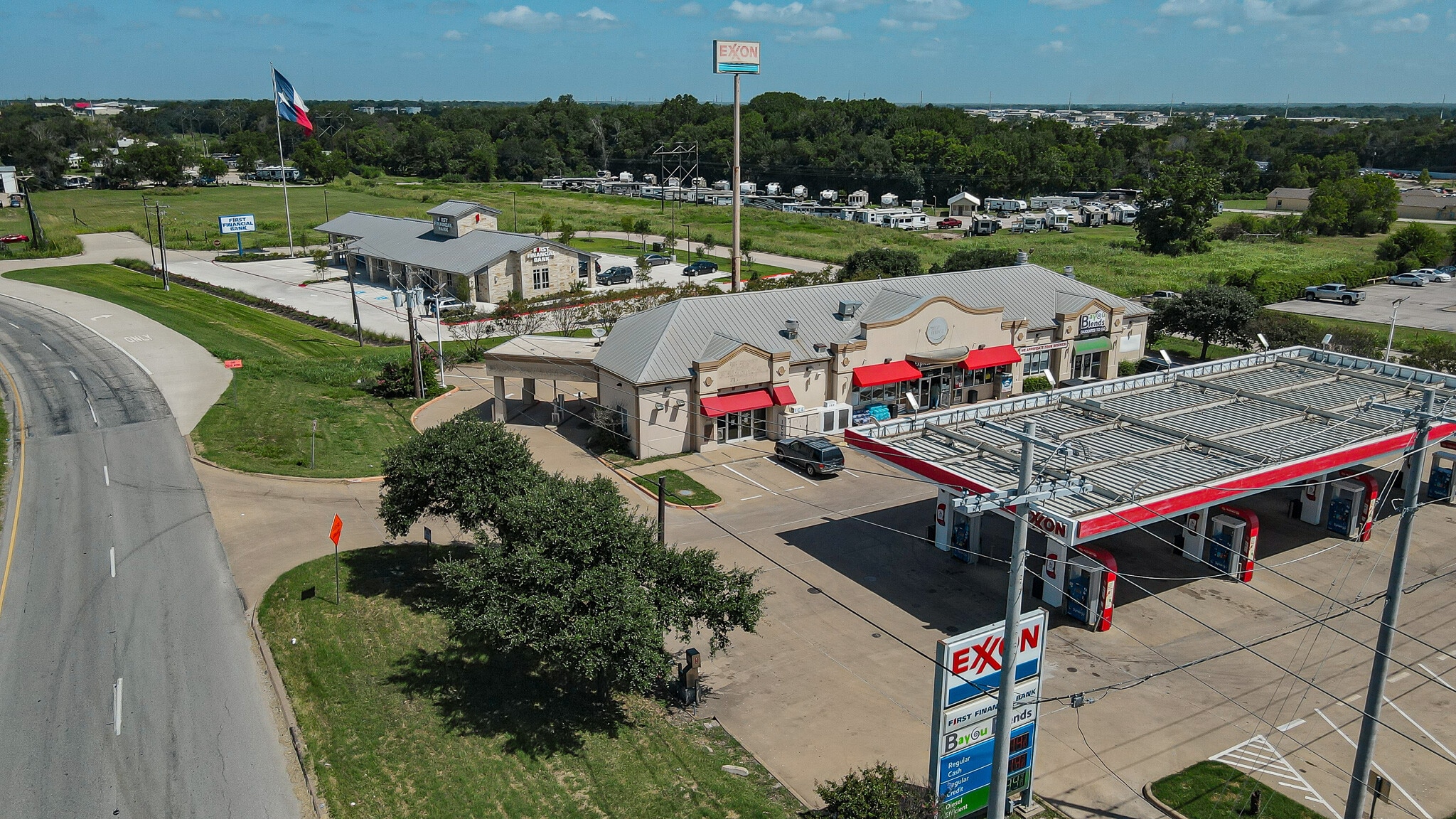 3400-3402 Highway 21 E, Bryan, TX à louer Photo de l’immeuble– Image 1 sur 10