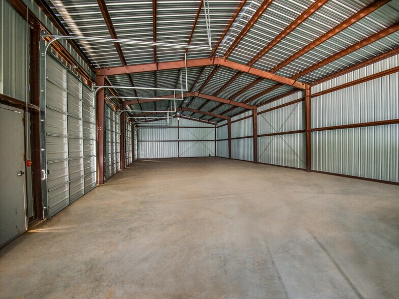 708 E Hundley Dr, Lake Dallas, TX à louer - Photo intérieure – Image 3 sur 19