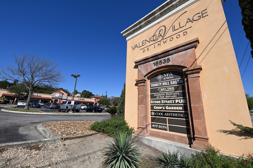 16535 Huebner Rd, San Antonio, TX à louer - Photo de l’immeuble – Image 3 sur 18