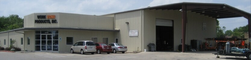 6358 Pinemont Dr, Houston, TX à louer - Photo de l’immeuble – Image 2 sur 11