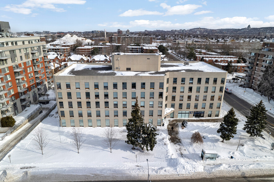 5757 Boul Cavendish, Cote-St-Luc, QC à louer - Photo de l’immeuble – Image 1 sur 8