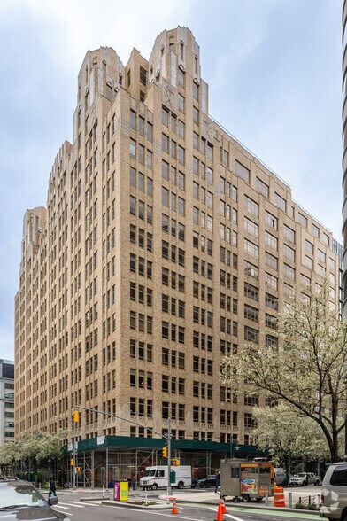 345 Hudson St, New York, NY à louer - Photo de l’immeuble – Image 2 sur 6