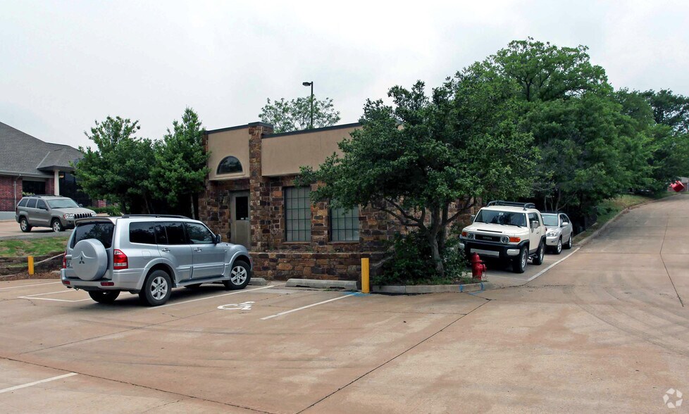 910 S Bryant Ave, Edmond, OK à vendre - Photo de l’immeuble – Image 2 sur 32