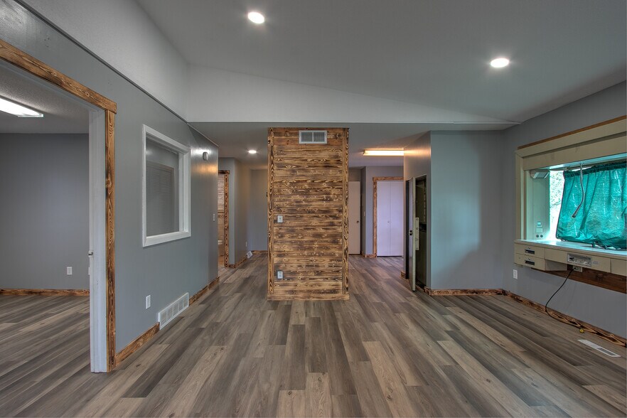 111 4th Ave, Pease, MN à vendre - Photo de l’immeuble – Image 2 sur 17