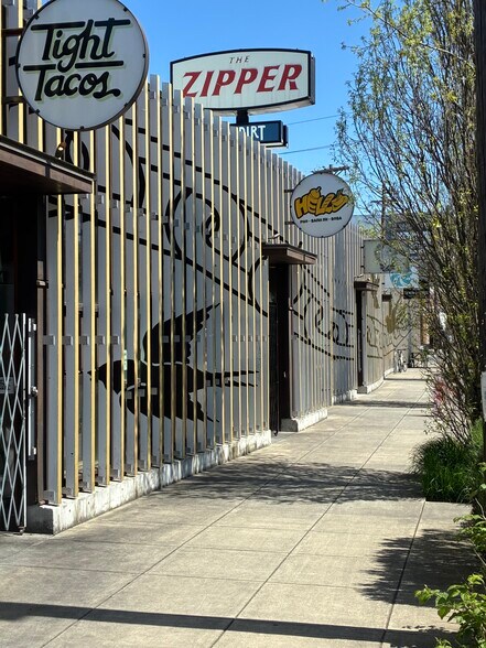 2709-2719 NE Sandy Blvd, Portland, OR à louer - Photo de l’immeuble – Image 3 sur 3