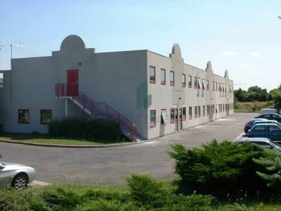 Bureau dans Éragny à louer Photo principale– Image 1 sur 4