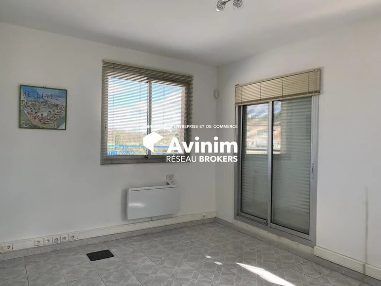 Bureau dans Tourrettes à vendre - Photo de l’immeuble – Image 3 sur 8