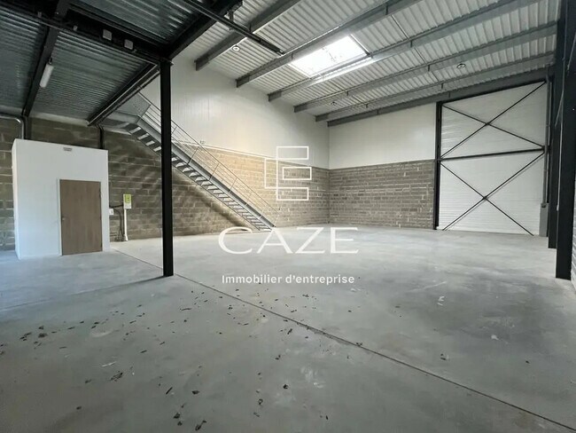 Plus de détails pour Local d'activités à louer