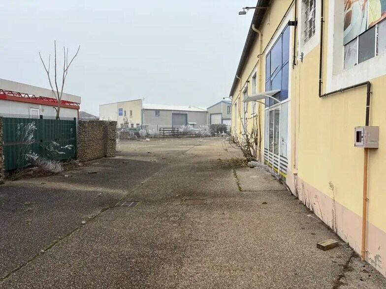 Bureau dans Meyzieu à louer - Photo de l’immeuble – Image 3 sur 11