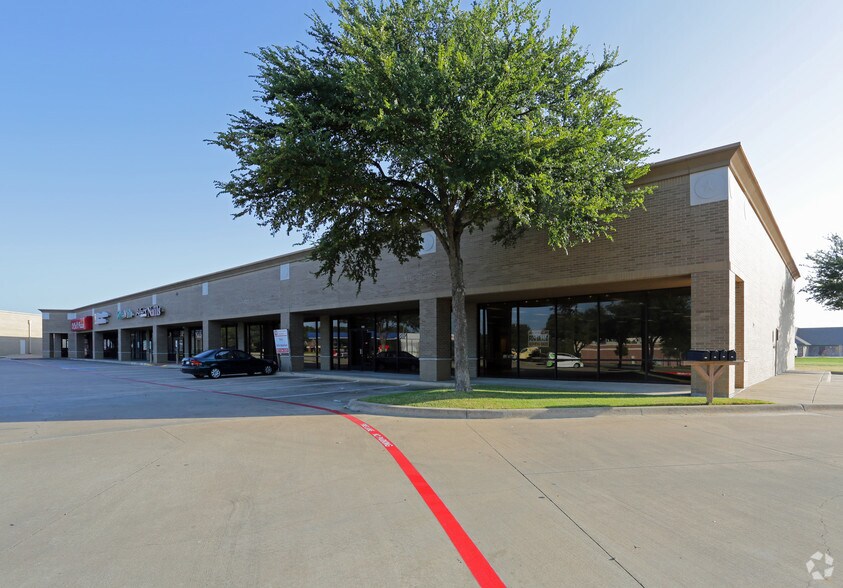 980 N Walnut Creek Dr, Mansfield, TX à louer - Photo de l’immeuble – Image 3 sur 3