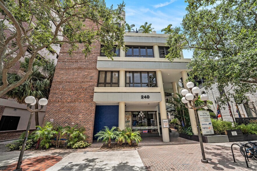240 1st Ave S, Saint Petersburg, FL à vendre - Photo de l’immeuble – Image 2 sur 37