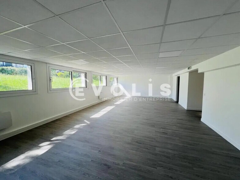 Bureau dans Maisons-Alfort à louer - Photo de l’immeuble – Image 2 sur 10
