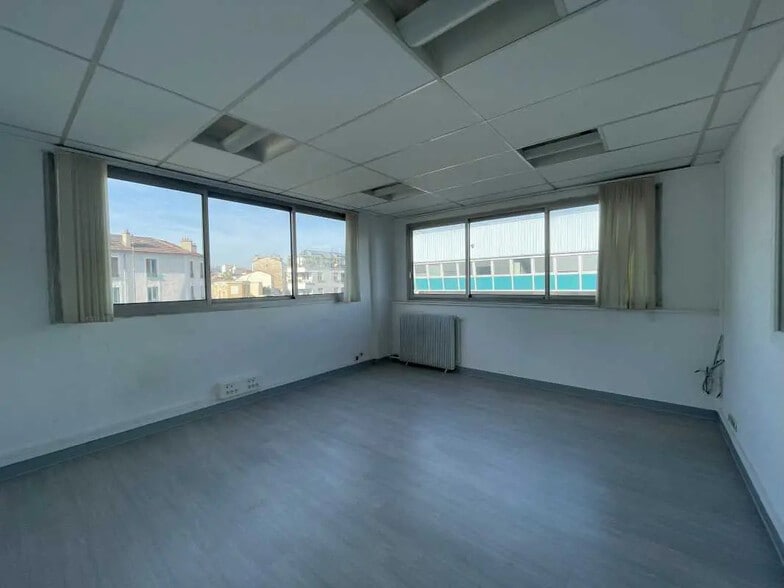 Local d’activités dans Ivry-sur-Seine à louer - Photo intérieure – Image 2 sur 4