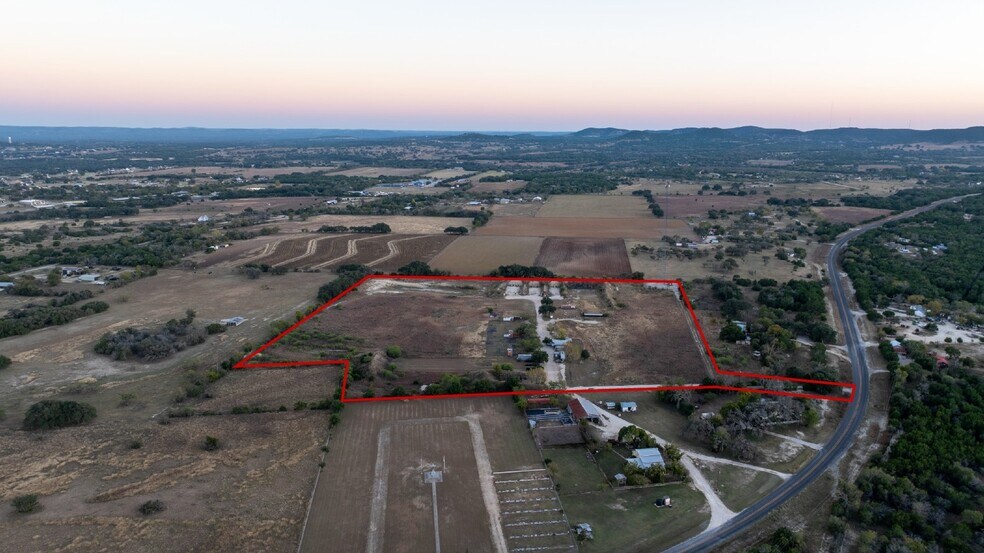 21.4 +/- AC on FM 1077, Bandera, TX à vendre - Aérien – Image 1 sur 6