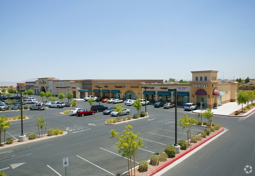 3073 W Craig Rd, North Las Vegas, NV à louer - Photo de l’immeuble – Image 2 sur 10