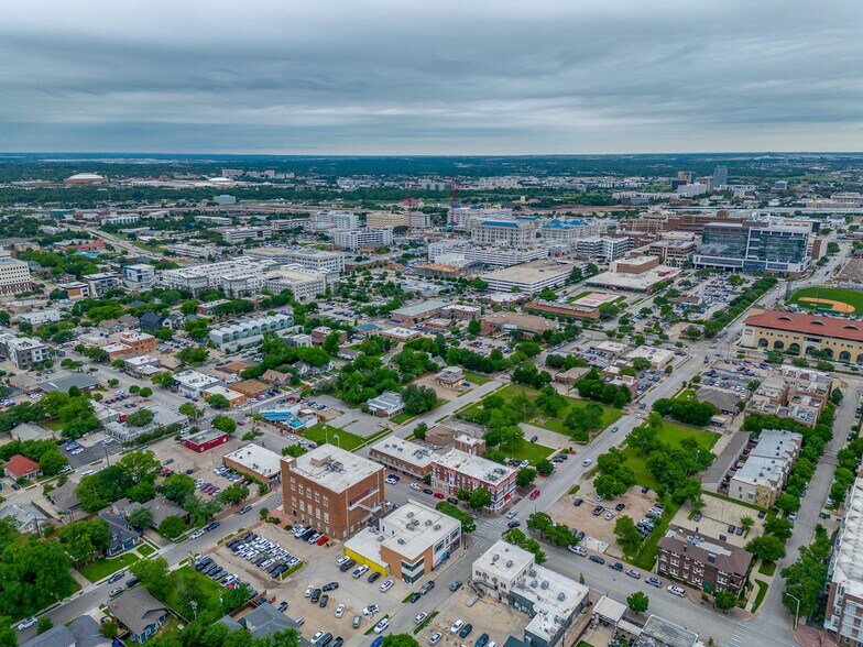 1201 W Magnolia Ave, Fort Worth, TX à louer - Photo de l’immeuble – Image 3 sur 7