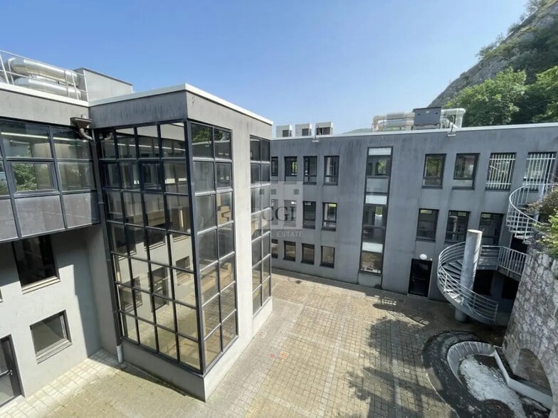 Bureau dans Sassenage à louer - Photo de l’immeuble – Image 1 sur 4