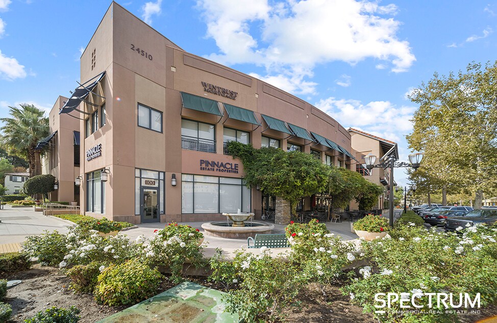 24510 Town Center Dr, Valencia, CA à louer Photo principale– Image 1 sur 8