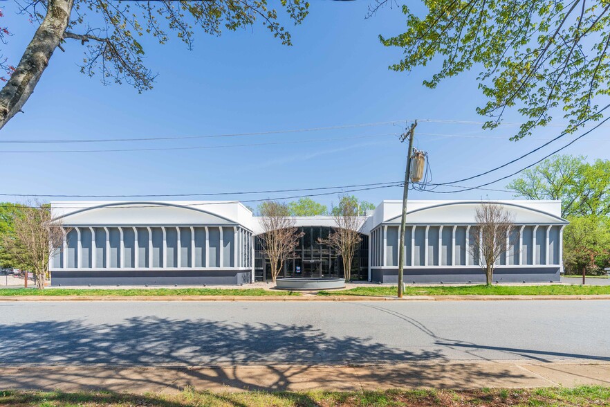 2719 Westport Rd, Charlotte, NC à louer - Photo de l’immeuble – Image 3 sur 5