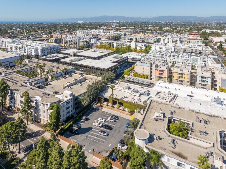 13335 Maxella Ave, Marina del Rey, CA à louer - Photo de l’immeuble – Image 2 sur 14