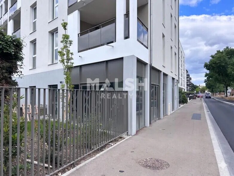 84 A Boulevard De L'Europe, OULLINS-PIERRE-BÉNITE à vendre - Photo de l’immeuble – Image 2 sur 5