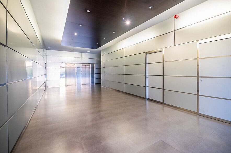 Carrer de Llorenç Agustí Claveria, Lleida, Lérida à vendre - Photo de l’immeuble – Image 2 sur 17