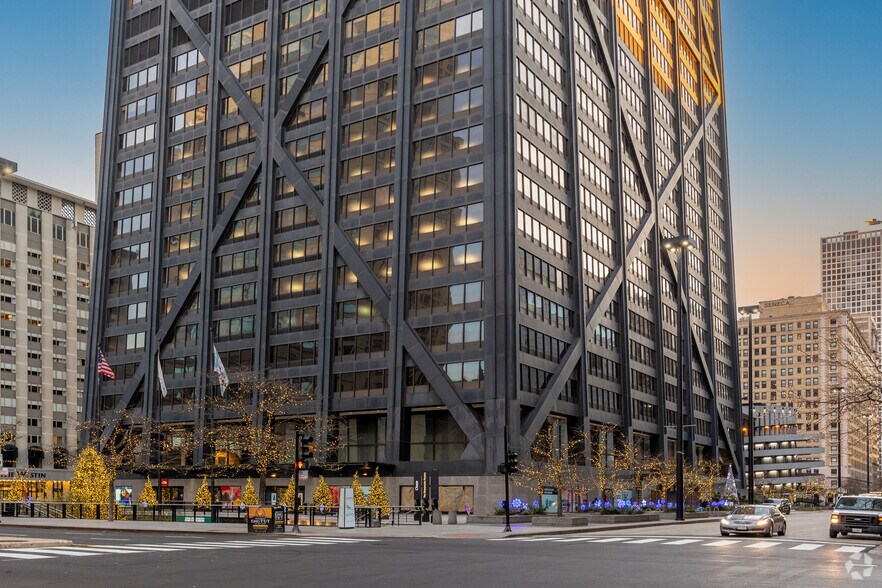 875 N Michigan Ave, Chicago, IL à louer - Photo de l’immeuble – Image 3 sur 5