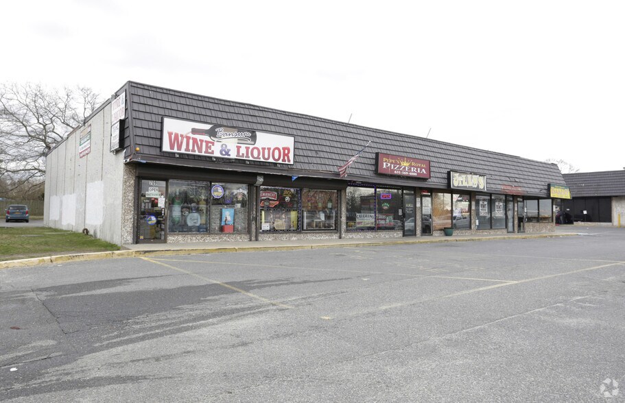 709-717 Medford Ave, Patchogue, NY à vendre - Photo principale – Image 1 sur 8