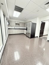 5402 W Laurel St, Tampa, FL à louer Photo intérieure– Image 2 sur 6