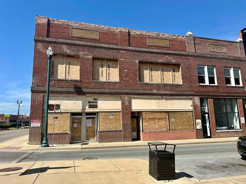 130 Spring St, Johnson City, TN à louer - Photo de l’immeuble – Image 1 sur 2