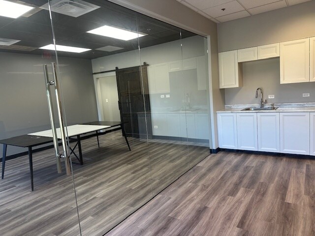 1275 Davis Rd, Elgin, IL à louer - Photo intérieure – Image 3 sur 15