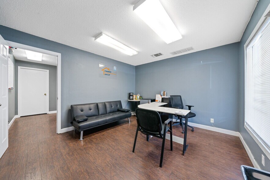 2379 NE Loop 410, San Antonio, TX à vendre - Photo de l’immeuble – Image 2 sur 18