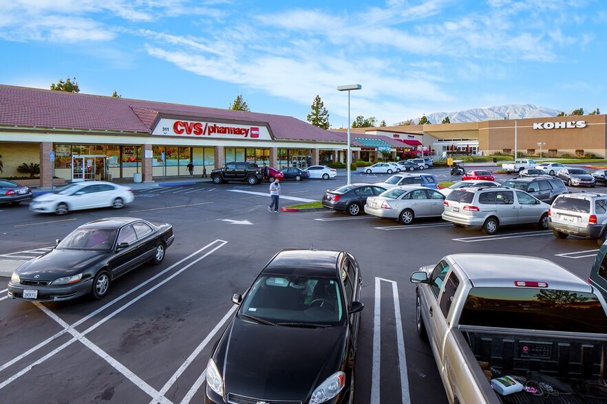 201-391 S Mountain Ave, Upland, CA à louer - Photo de l’immeuble – Image 3 sur 4
