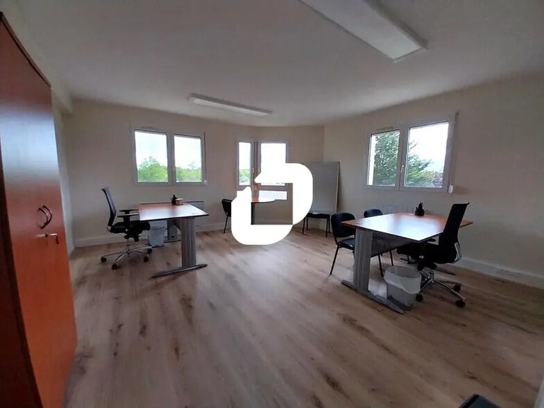 Bureau dans Rambouillet à louer - Photo de l’immeuble – Image 1 sur 24