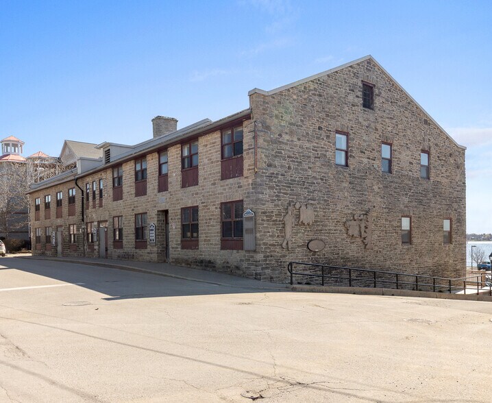 193-197 Water St, Prescott, ON à vendre - Photo de l’immeuble – Image 2 sur 6