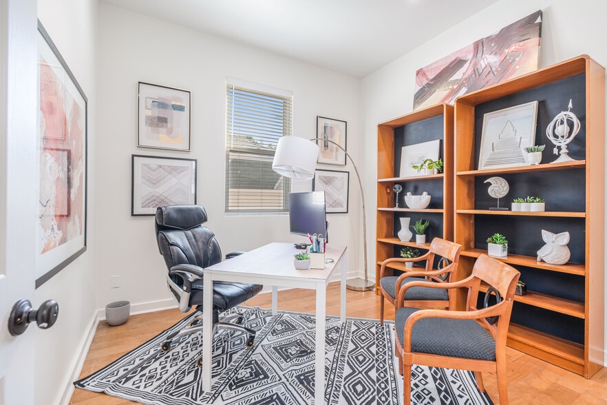 3718 S Barrington Ave, Los Angeles, CA à vendre - Photo intérieure – Image 2 sur 14