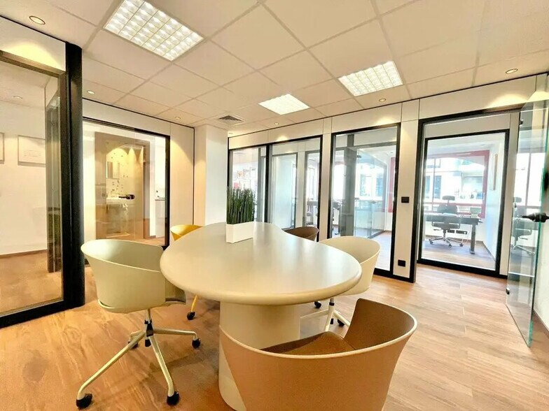 Bureau dans Saint-Laurent-du-Var à louer - Photo intérieure – Image 1 sur 7