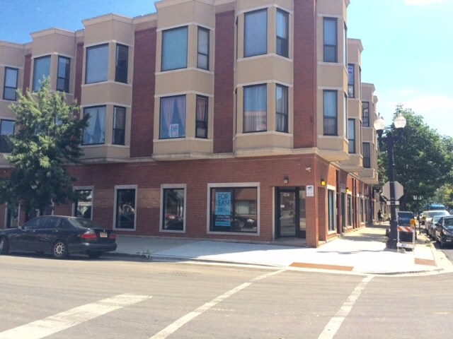 2401 S Oakley Ave, Chicago, IL à louer - Photo de l’immeuble – Image 2 sur 18