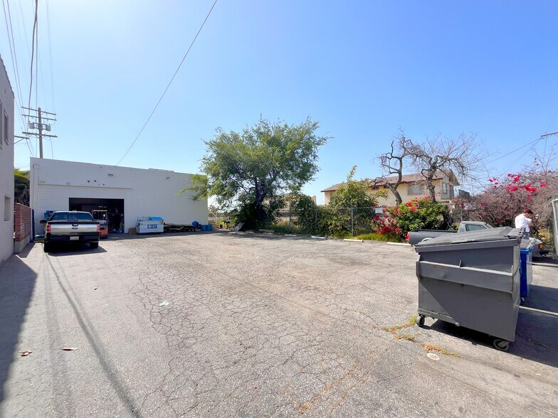 121 N Townsend Ave, Los Angeles, CA à vendre - Photo de l’immeuble – Image 2 sur 8