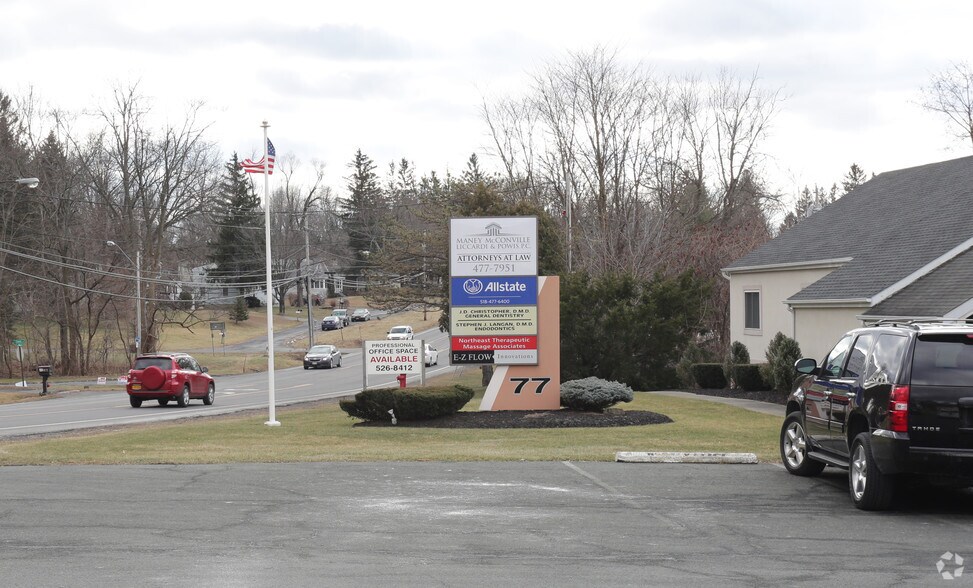 77 Troy Rd, East Greenbush, NY à louer - Photo de l’immeuble – Image 2 sur 6
